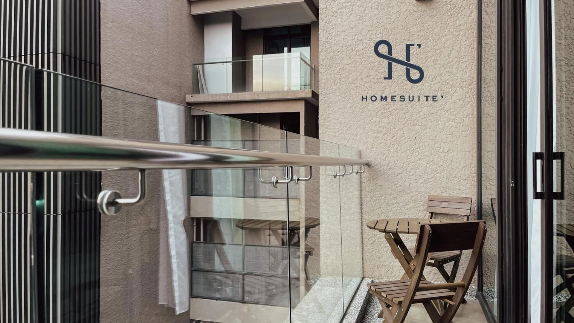 Homesuite\' Home At Riverson Soho location
